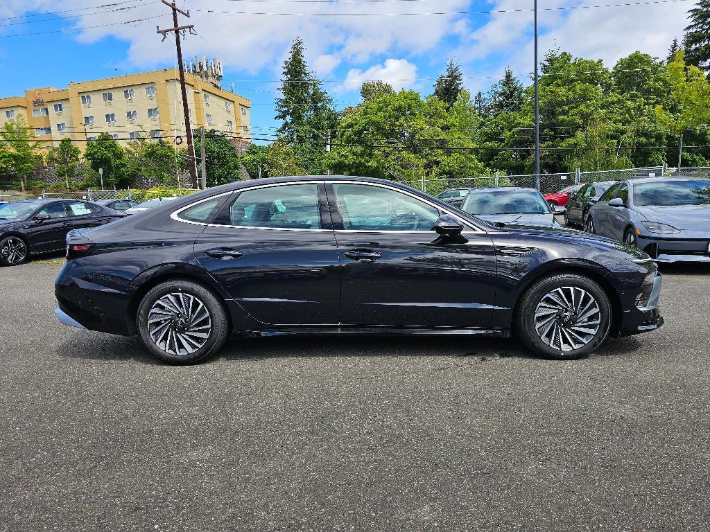 new 2025 Hyundai Sonata Hybrid car, priced at $37,323