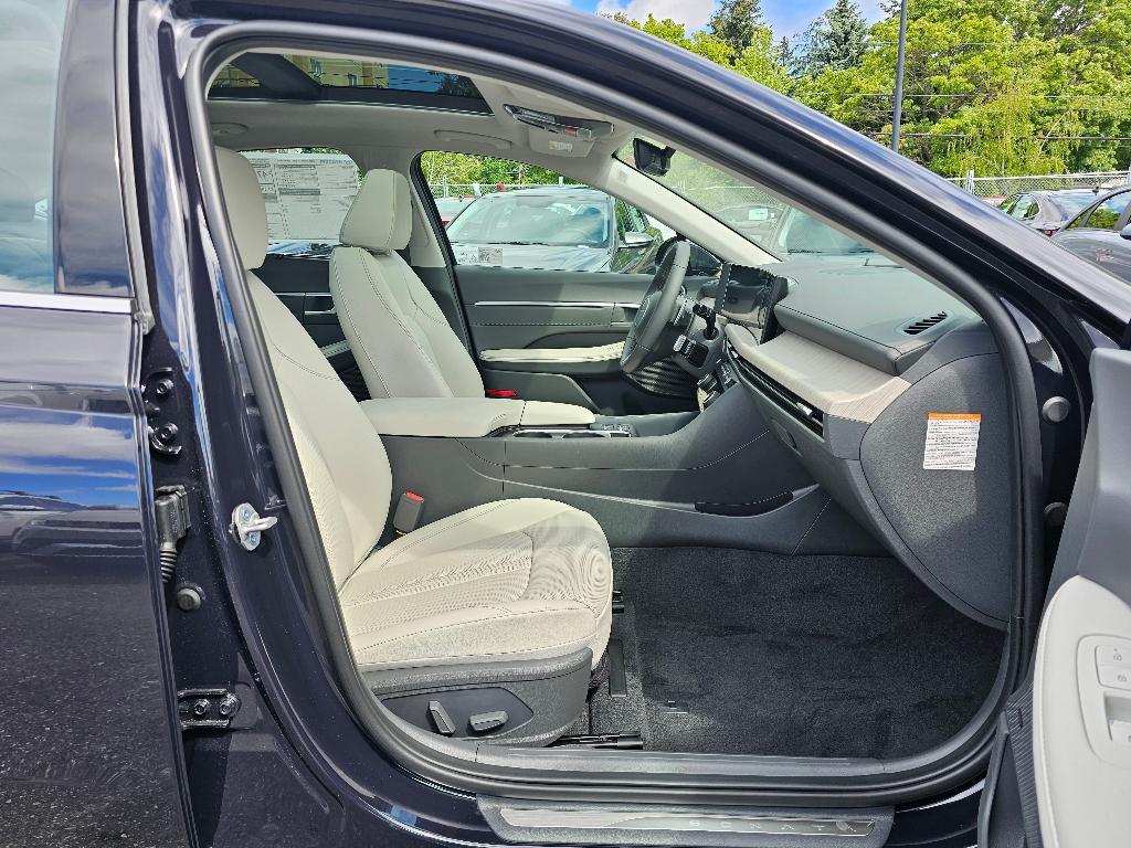new 2025 Hyundai Sonata Hybrid car, priced at $37,323