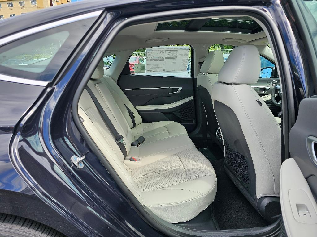 new 2025 Hyundai Sonata Hybrid car, priced at $37,323