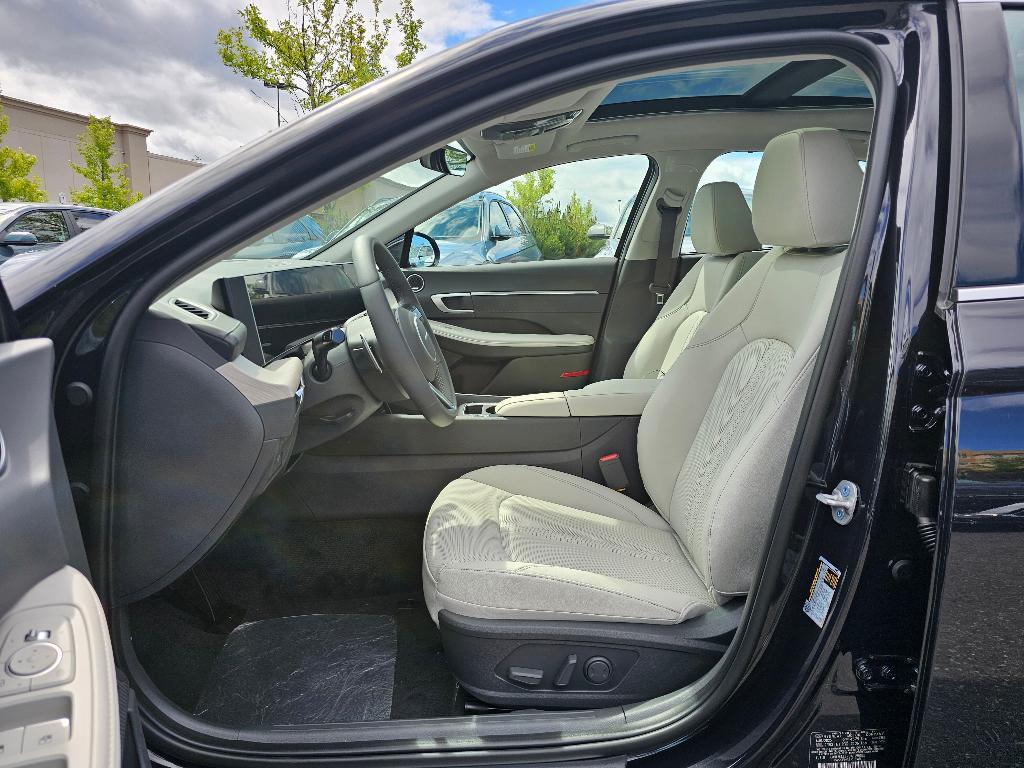 new 2025 Hyundai Sonata Hybrid car, priced at $37,323