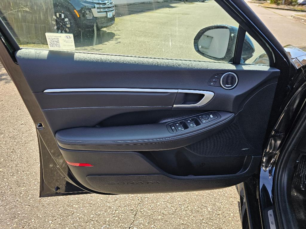 new 2025 Hyundai Sonata Hybrid car, priced at $37,984