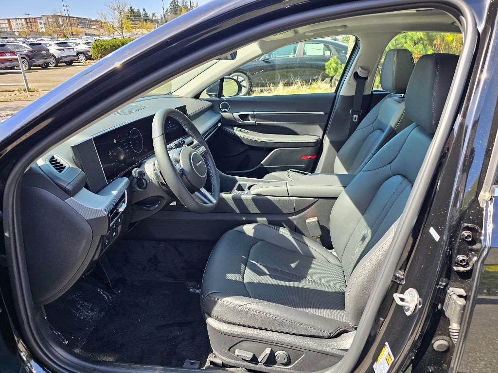 new 2025 Hyundai Sonata Hybrid car, priced at $37,984