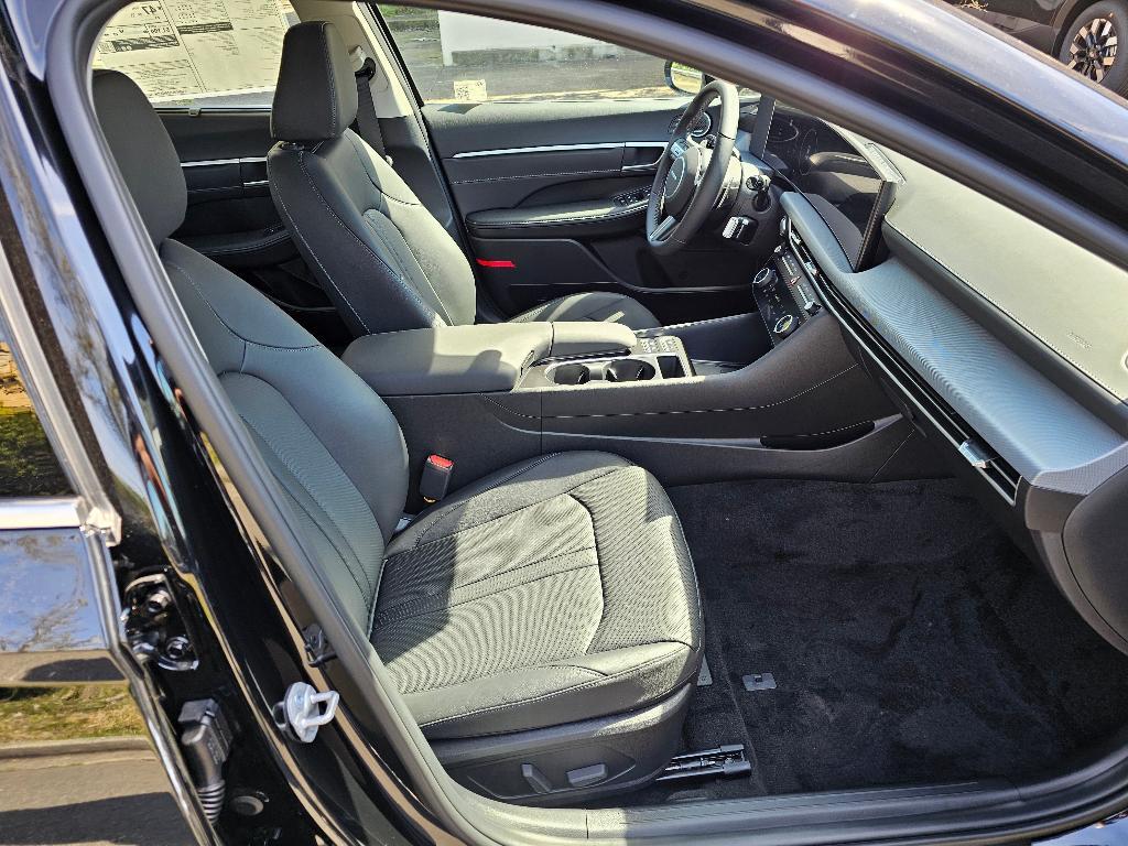 new 2025 Hyundai Sonata Hybrid car, priced at $37,984