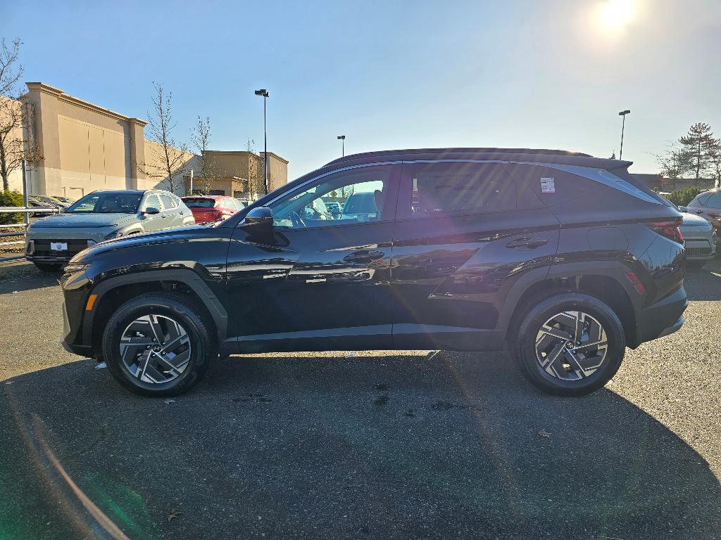 new 2025 Hyundai TUCSON Hybrid car, priced at $33,592