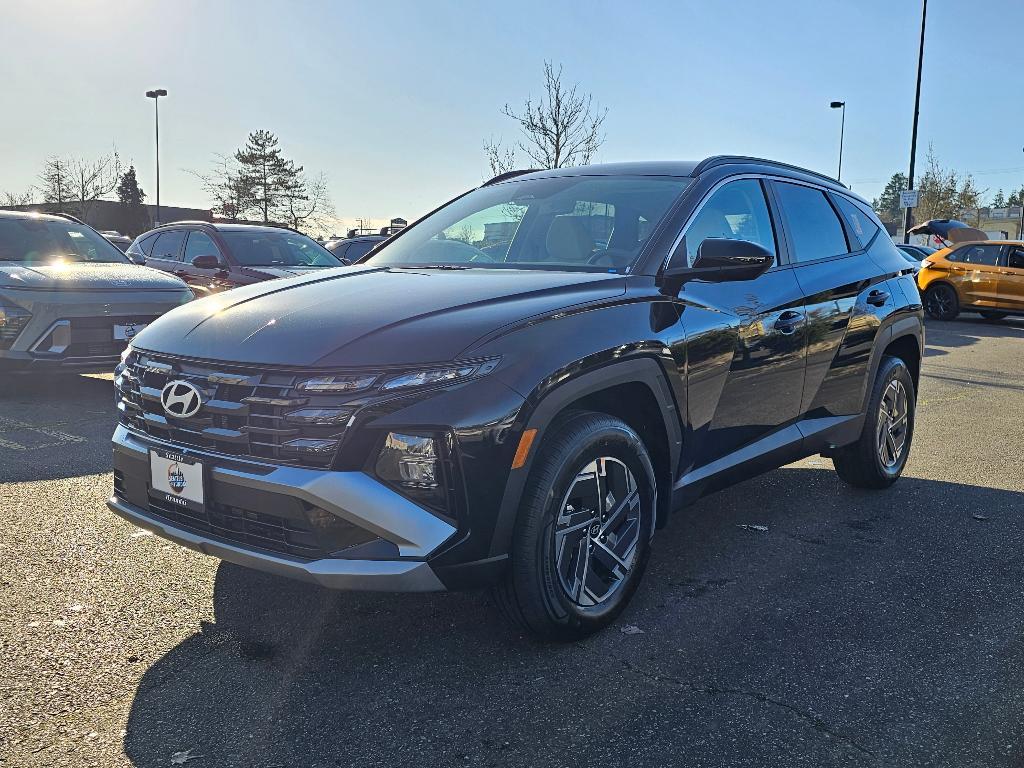 new 2025 Hyundai TUCSON Hybrid car, priced at $33,592