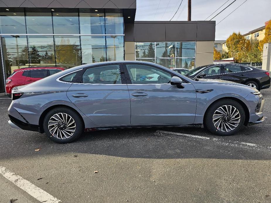 new 2025 Hyundai Sonata Hybrid car, priced at $38,339