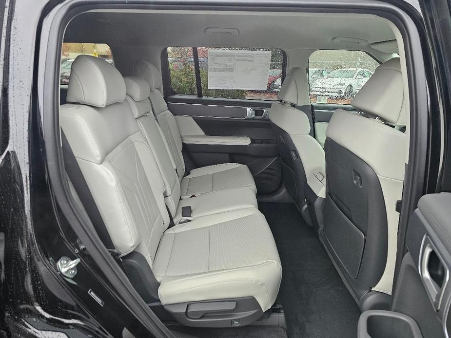 new 2025 Hyundai Santa Fe HEV car, priced at $39,639