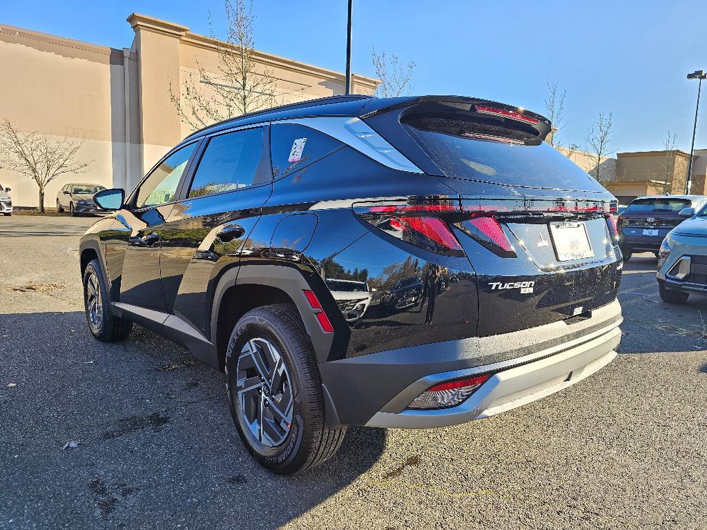 new 2025 Hyundai TUCSON Hybrid car, priced at $33,592