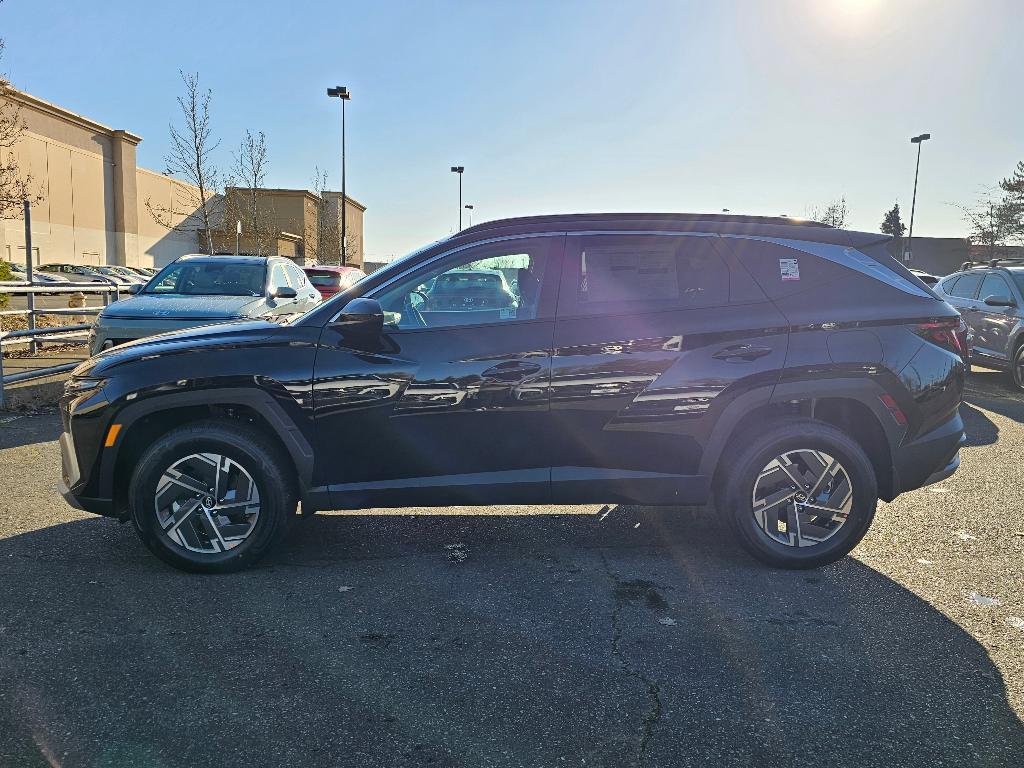 new 2025 Hyundai TUCSON Hybrid car, priced at $33,592