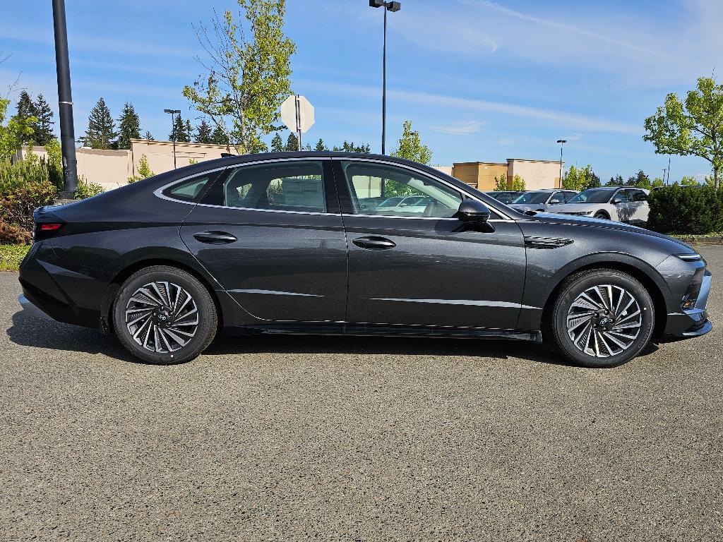 new 2025 Hyundai Sonata Hybrid car, priced at $30,942