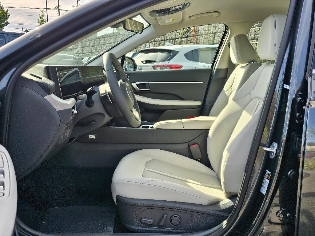 new 2025 Hyundai Sonata Hybrid car, priced at $30,942