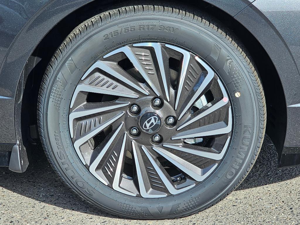 new 2025 Hyundai Sonata Hybrid car, priced at $30,942
