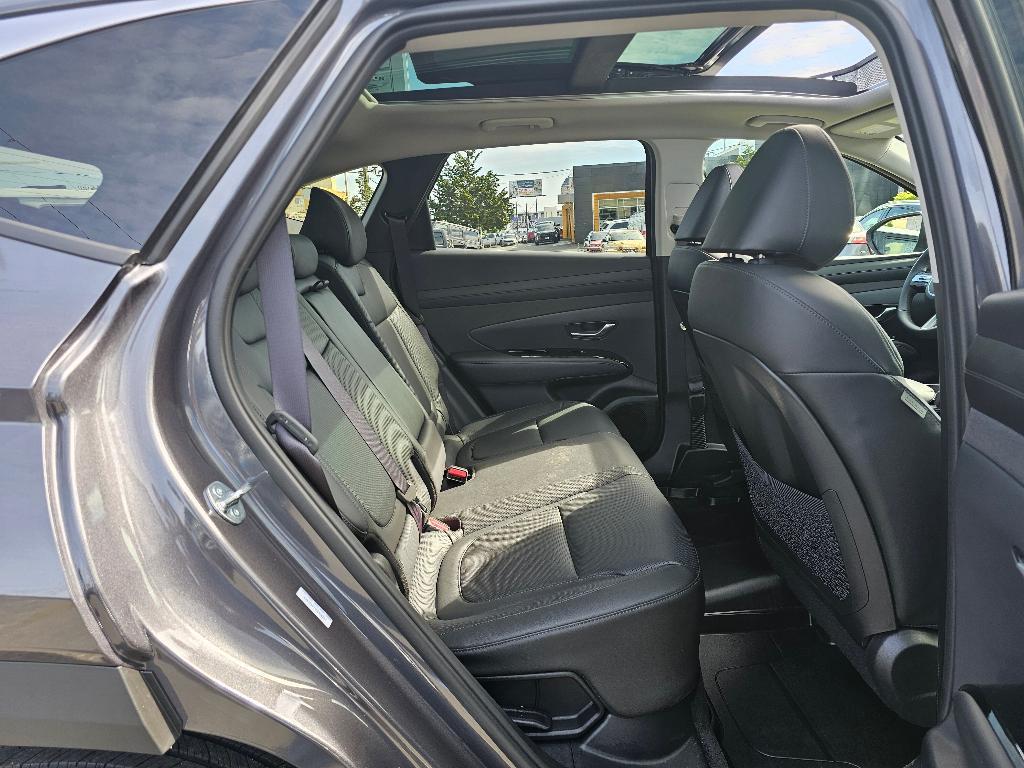 used 2025 Hyundai TUCSON Hybrid car, priced at $38,907
