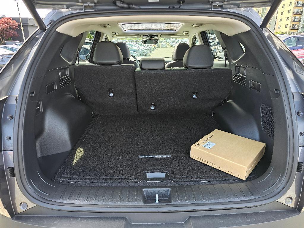 used 2025 Hyundai TUCSON Hybrid car, priced at $38,907
