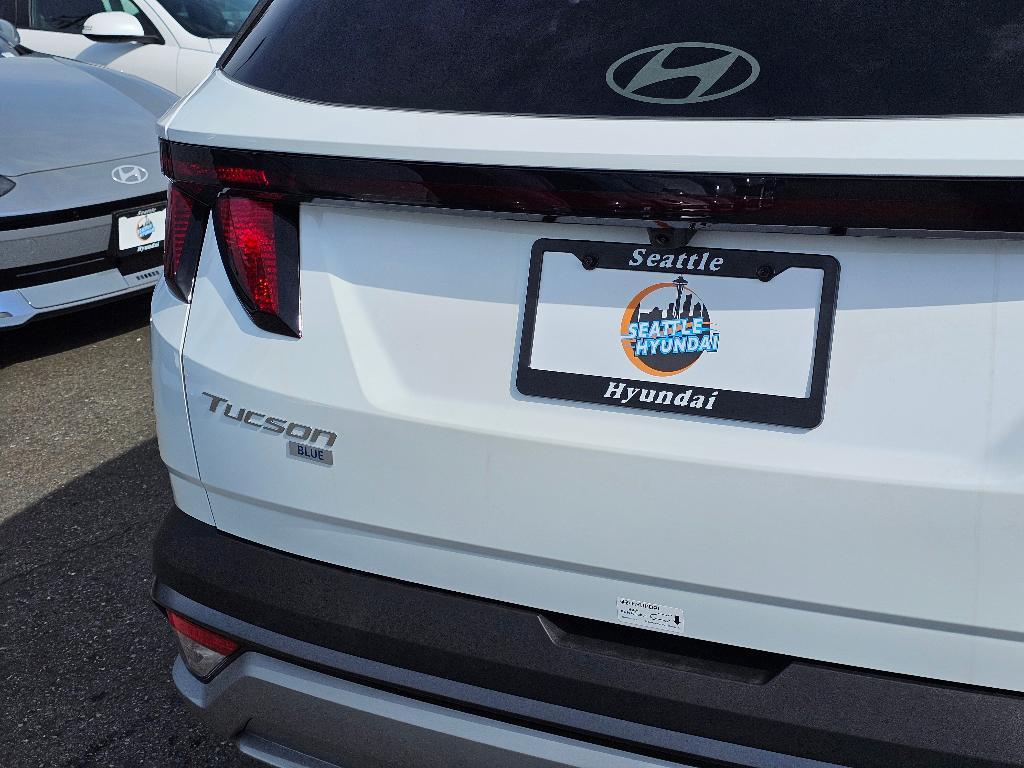 new 2025 Hyundai TUCSON Hybrid car, priced at $33,900