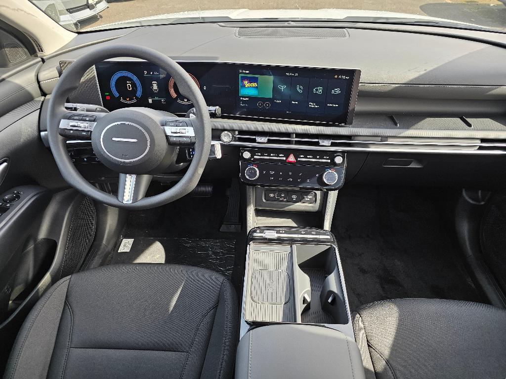 new 2025 Hyundai TUCSON Hybrid car, priced at $33,900