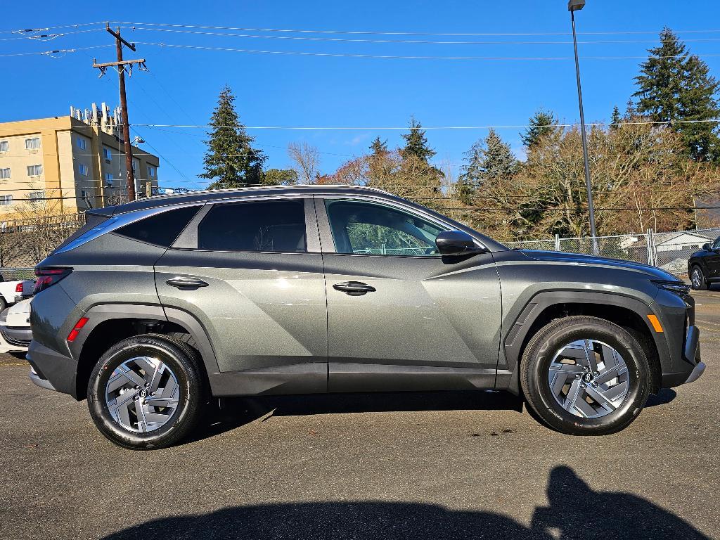 new 2025 Hyundai TUCSON Hybrid car, priced at $33,592