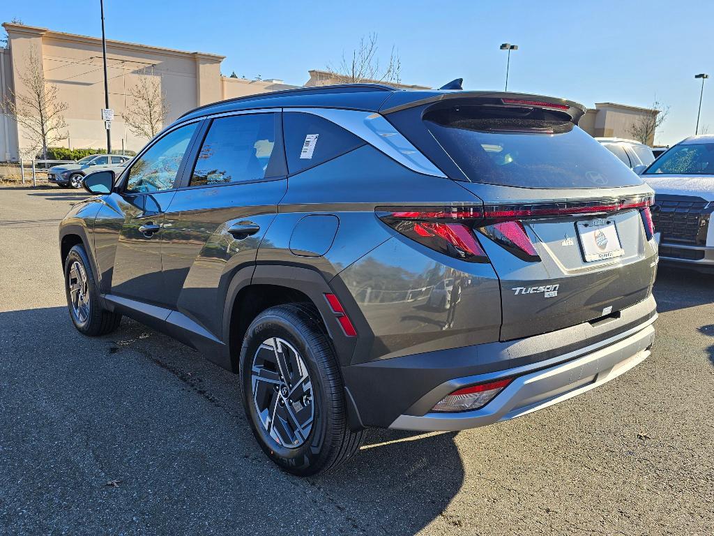 new 2025 Hyundai TUCSON Hybrid car, priced at $33,592