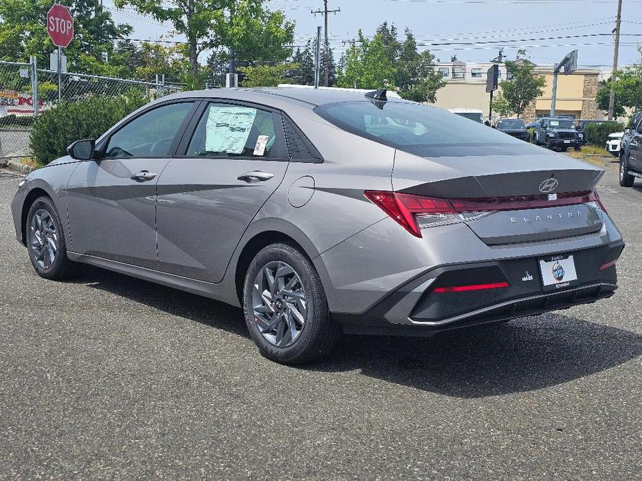 new 2024 Hyundai Elantra HEV car, priced at $27,408