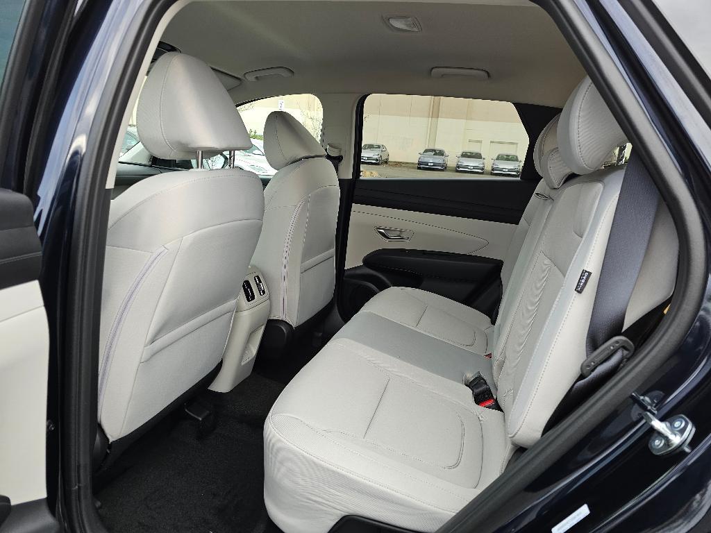 new 2025 Hyundai TUCSON Hybrid car, priced at $33,576