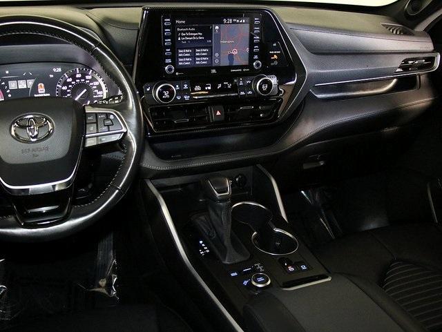 used 2021 Toyota Highlander car, priced at $31,999