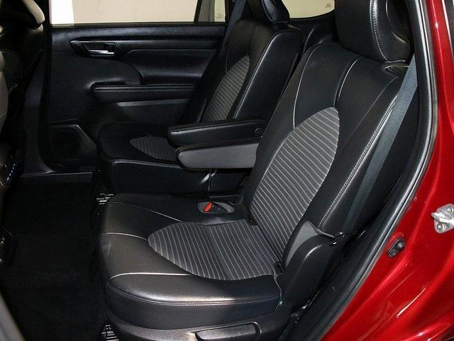 used 2021 Toyota Highlander car, priced at $31,999