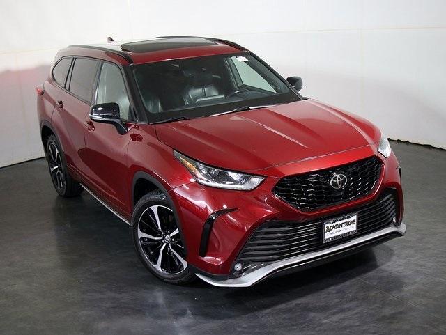 used 2021 Toyota Highlander car, priced at $31,999