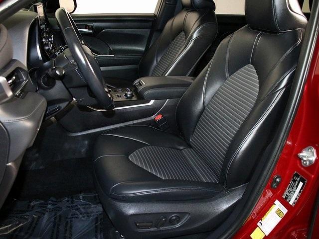 used 2021 Toyota Highlander car, priced at $31,999