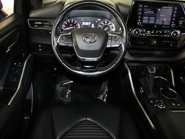 used 2021 Toyota Highlander car, priced at $31,999