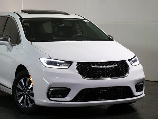 used 2022 Chrysler Pacifica Hybrid car, priced at $32,191