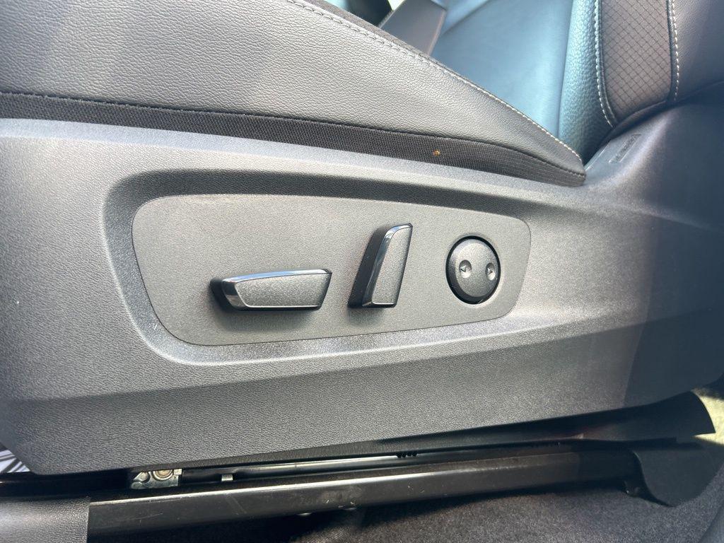used 2025 Nissan Pathfinder car, priced at $40,988