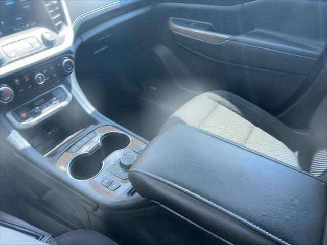 used 2023 GMC Acadia car, priced at $28,988