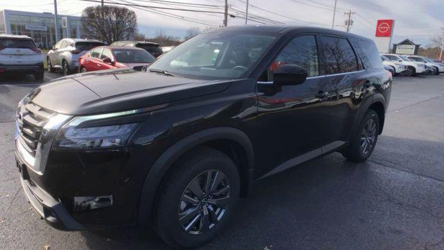 new 2025 Nissan Pathfinder car, priced at $39,510