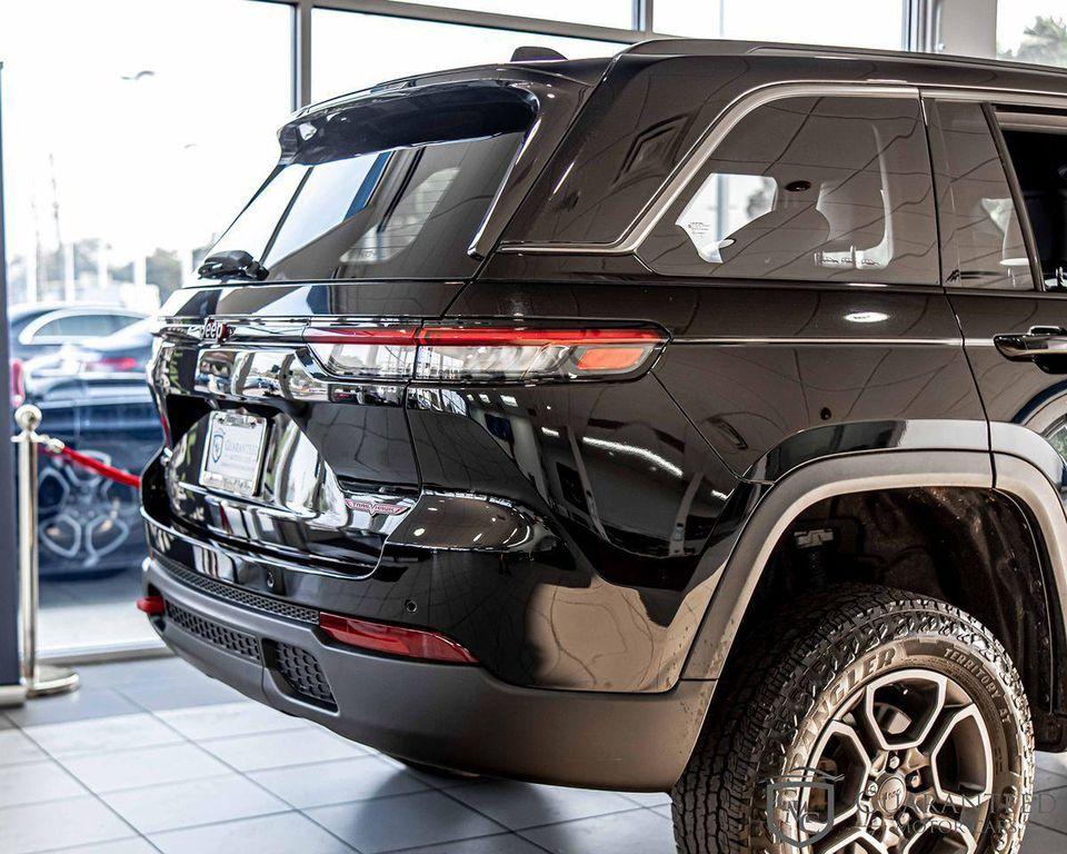 used 2022 Jeep Grand Cherokee car, priced at $33,109