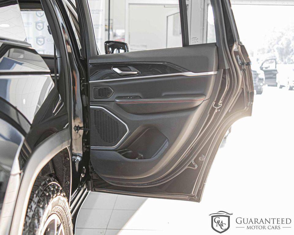 used 2022 Jeep Grand Cherokee car, priced at $33,109