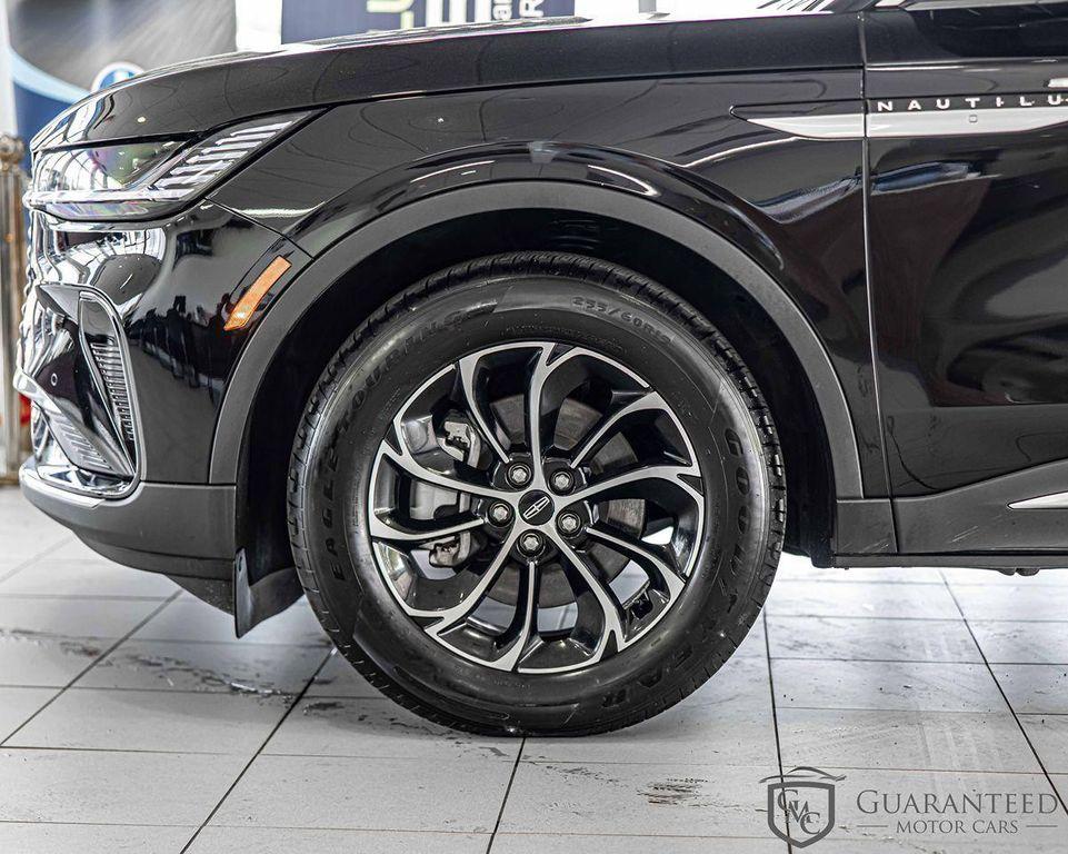 used 2025 Lincoln Nautilus car, priced at $47,303