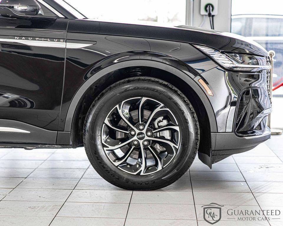 used 2025 Lincoln Nautilus car, priced at $47,303