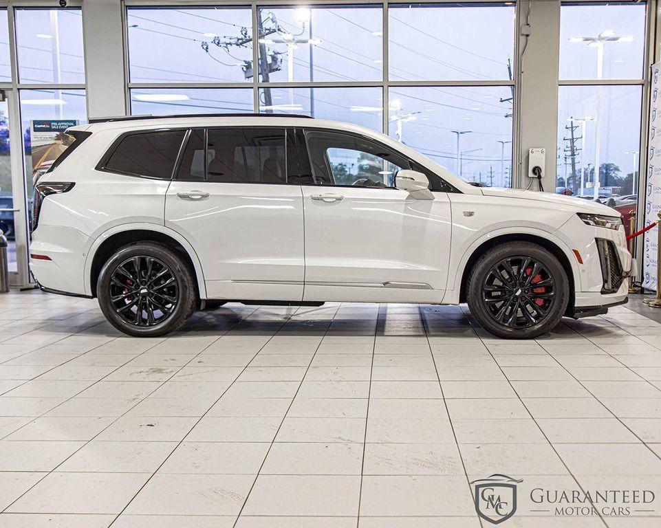 used 2022 Cadillac XT6 car, priced at $32,324