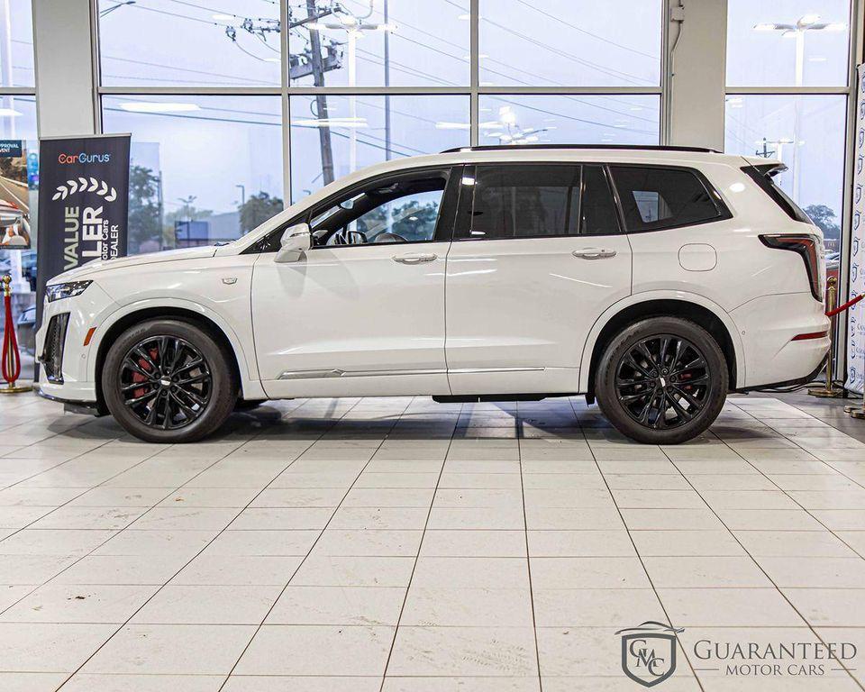 used 2022 Cadillac XT6 car, priced at $32,324