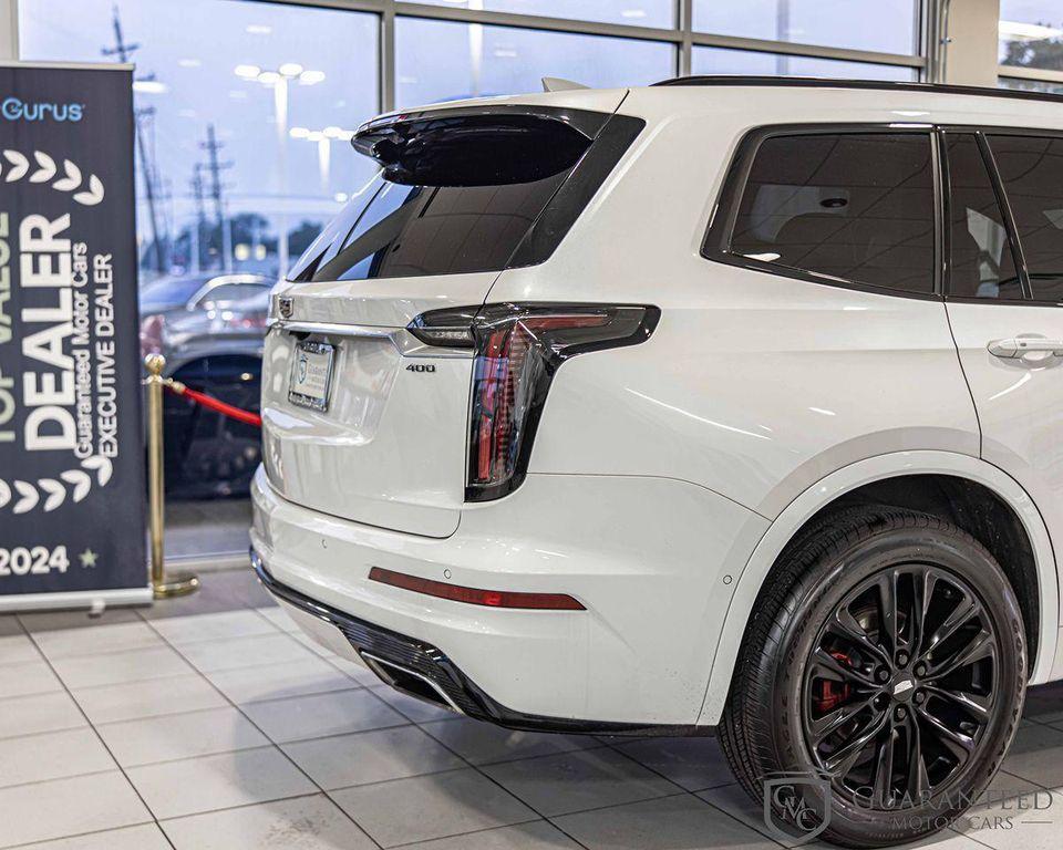 used 2022 Cadillac XT6 car, priced at $32,324