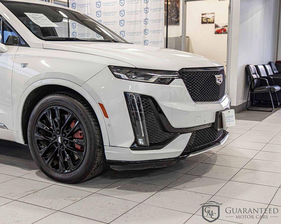 used 2022 Cadillac XT6 car, priced at $32,324