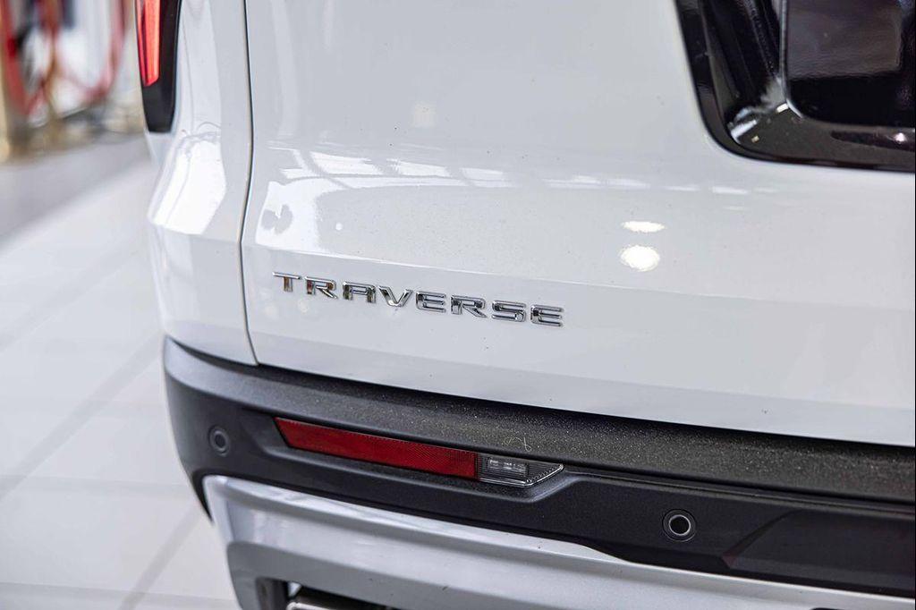 used 2025 Chevrolet Traverse car, priced at $38,508