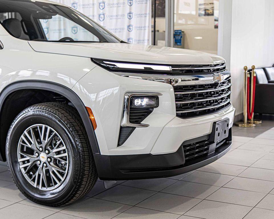 used 2025 Chevrolet Traverse car, priced at $38,508