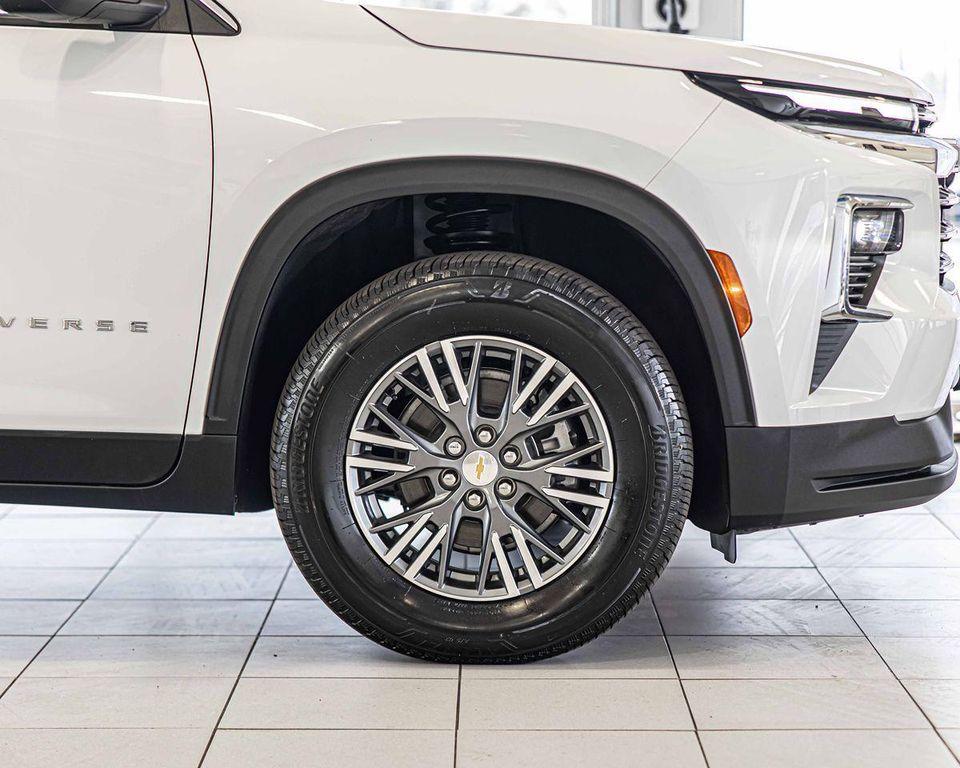 used 2025 Chevrolet Traverse car, priced at $38,508