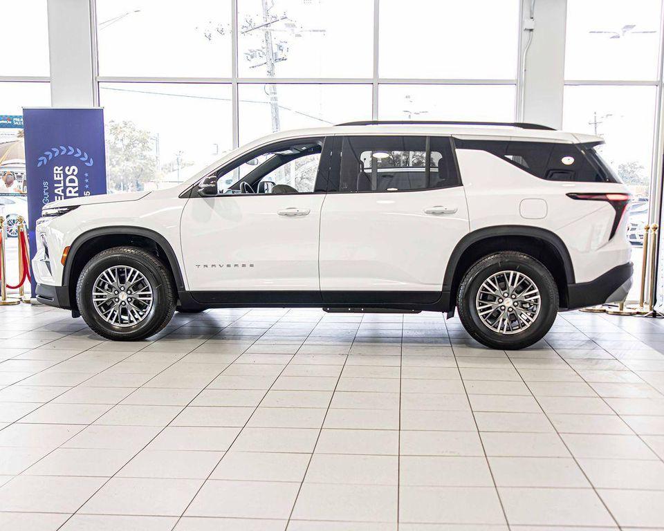 used 2025 Chevrolet Traverse car, priced at $38,508