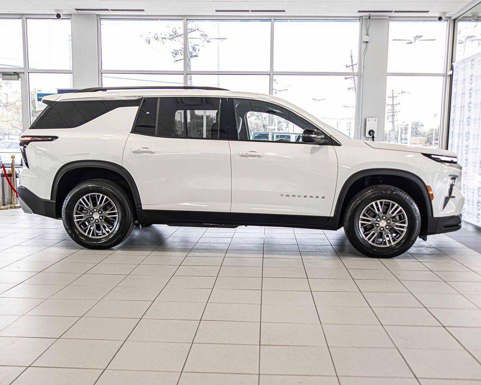 used 2025 Chevrolet Traverse car, priced at $38,508