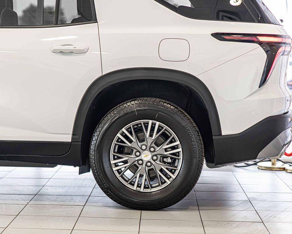 used 2025 Chevrolet Traverse car, priced at $38,508