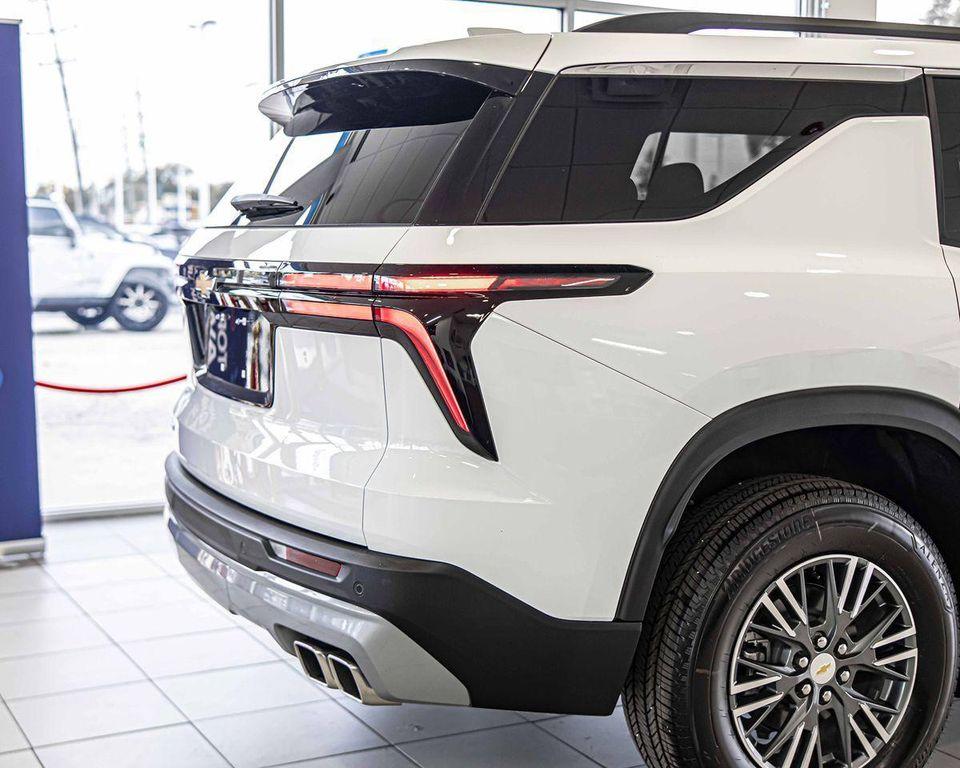 used 2025 Chevrolet Traverse car, priced at $38,508