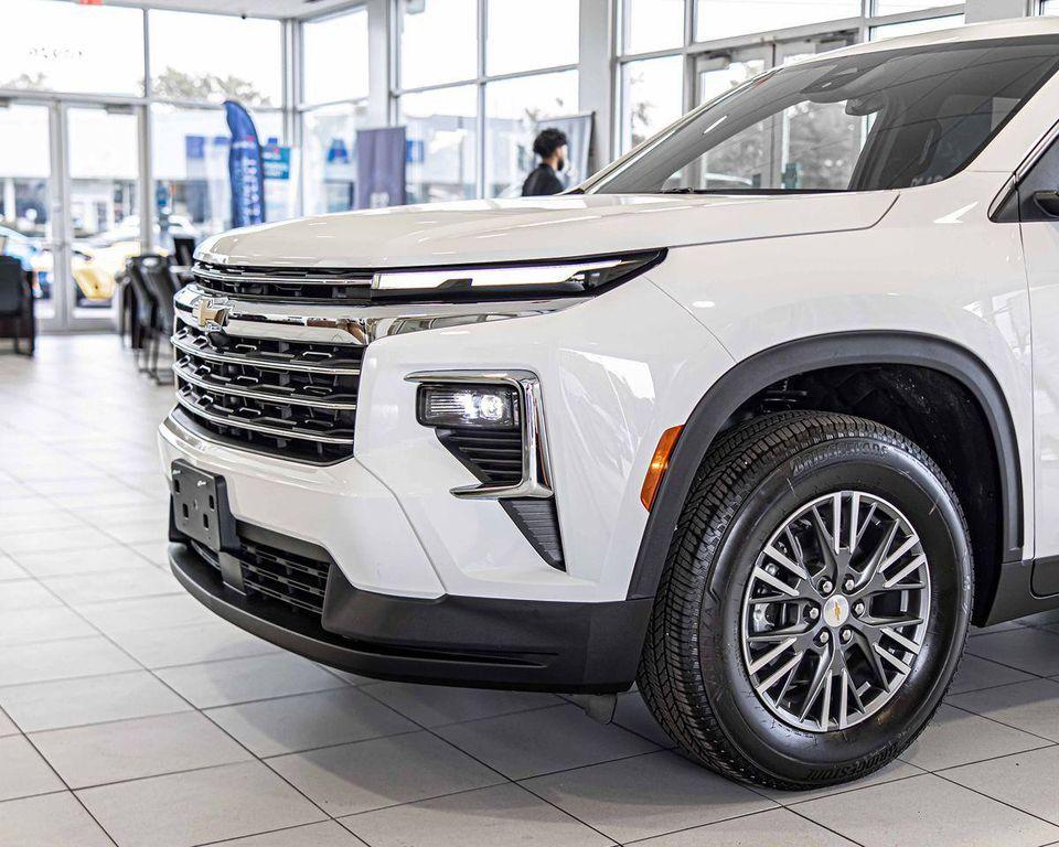 used 2025 Chevrolet Traverse car, priced at $38,508