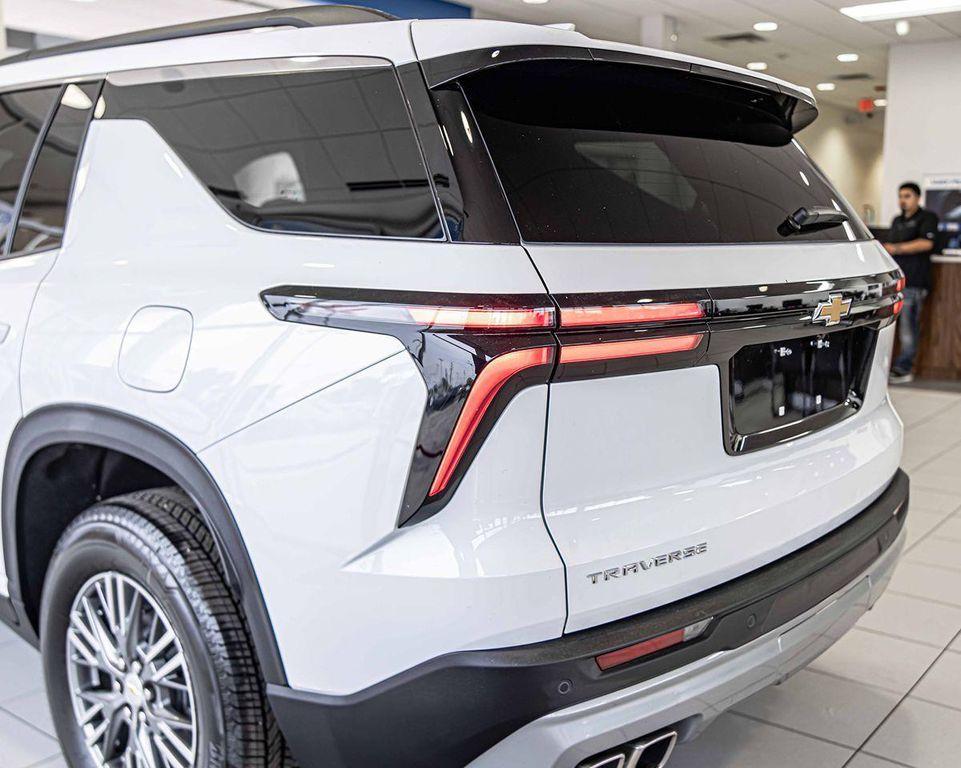 used 2025 Chevrolet Traverse car, priced at $38,508
